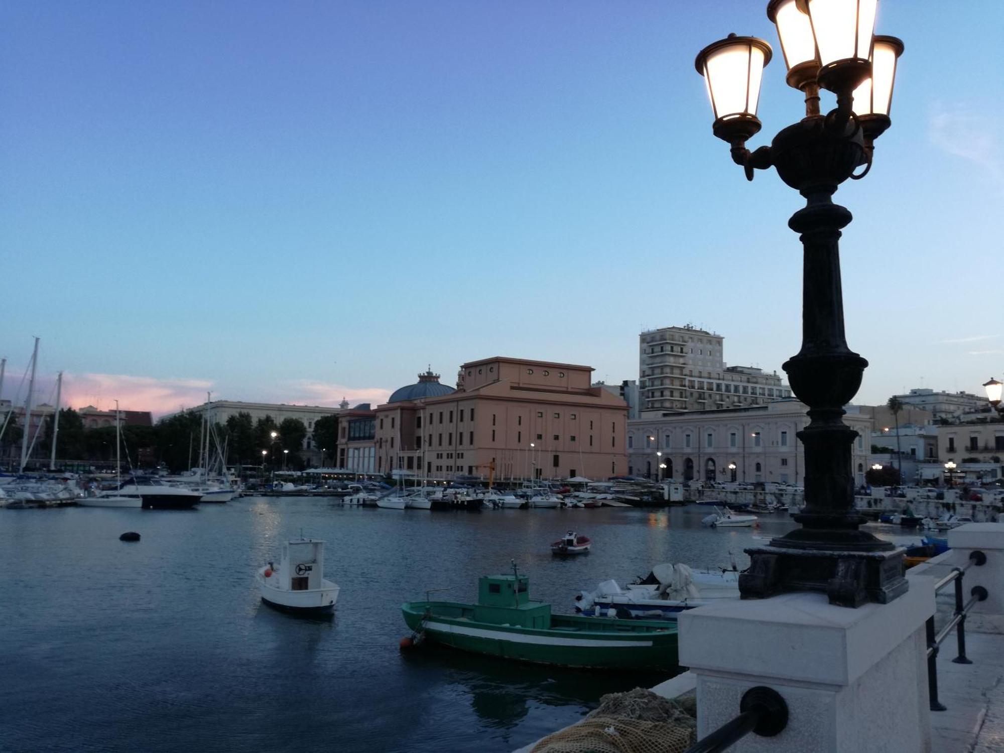 Cosmopolitan-Bari Bed and Breakfast Buitenkant foto